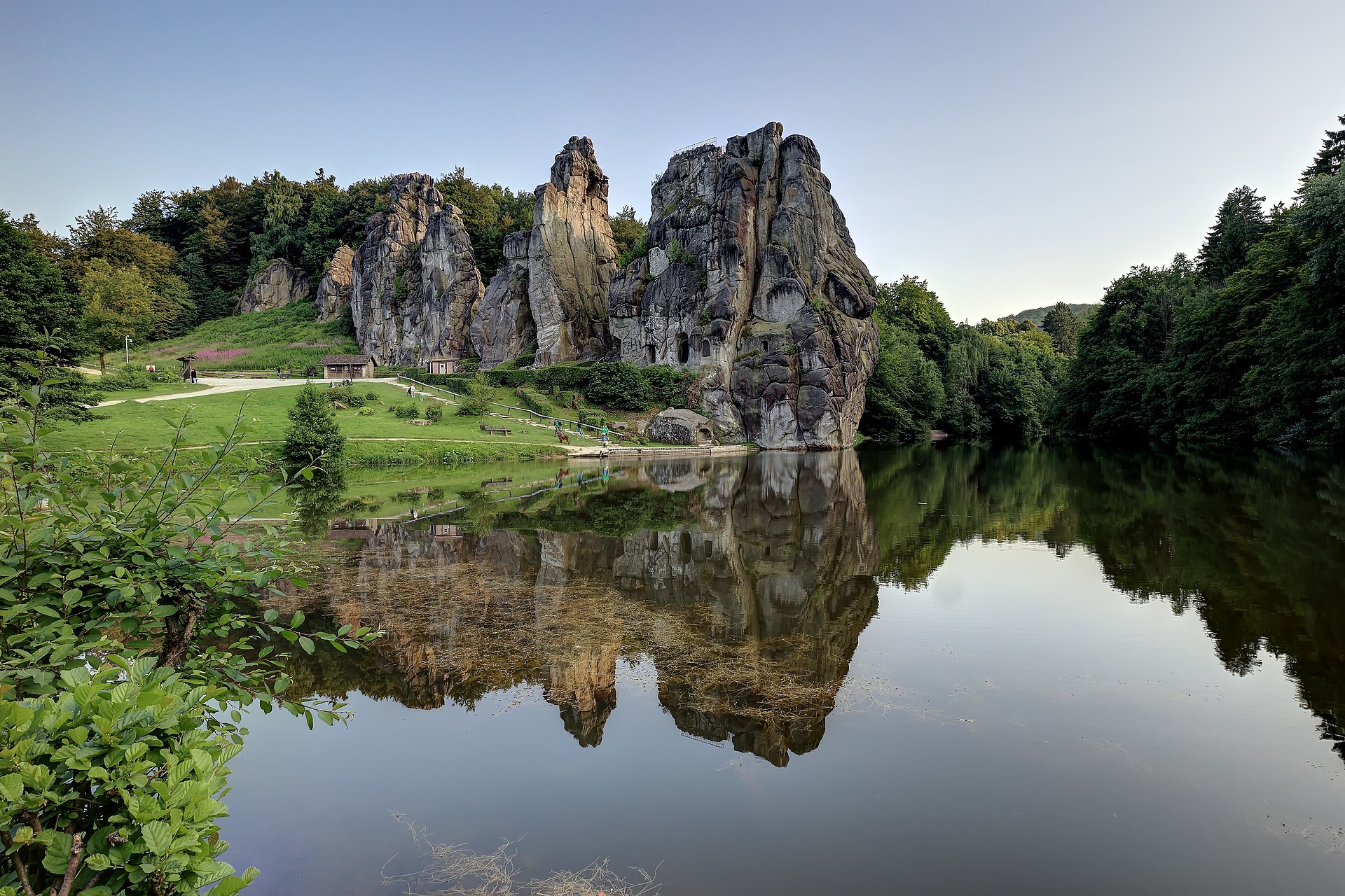 Externsteine im Sommer (Wiembecketeich) - Teutoburger Wald, Horn-Bad Meinberg