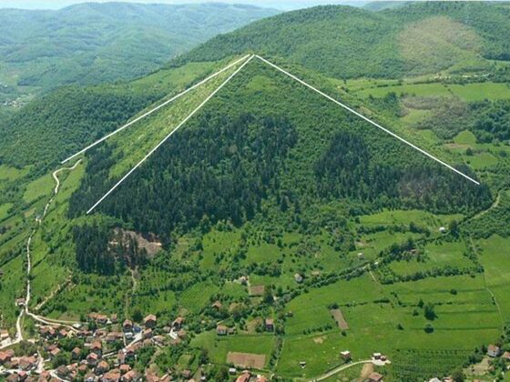 Bosnische Pyramide - Sonnenpyramide Dreieck - Visoko