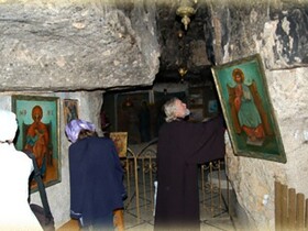 In der Höhle Heiligen Propheten Elia.