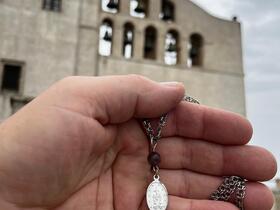 Vehikel "TAK Ammi Shaddai" im Elias Kloster auf der Insel Santorini