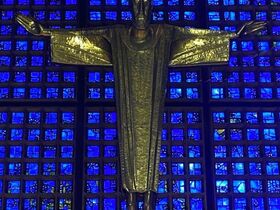 Christus Jesus Statue in der Gedächtniskirche in Berlin