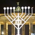 Chanukka Leuchter am Brandenburger Tor